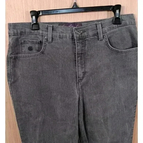 Gloria Vanderbilt (14) Amanda Jeans Gray Wash W/Stretch Straight Leg High Rise - Picture 2 of 6